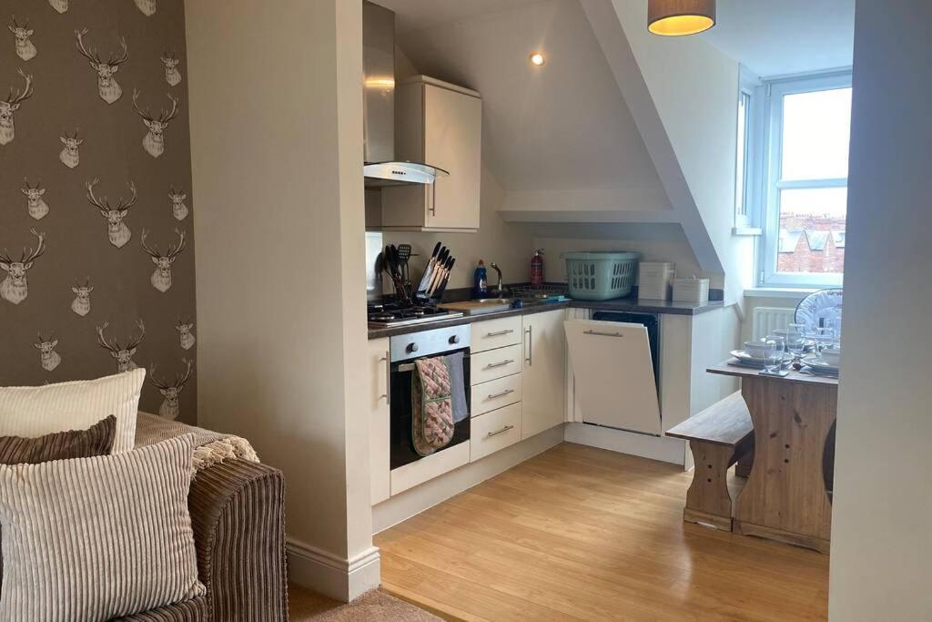 Upper 2 Bedroom Apartment In The Heart Of Jesmond Newcastle upon Tyne Eksteriør bilde